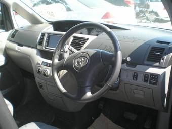 2003 Toyota Voxy Pictures