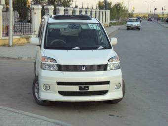 2003 Toyota Voxy Pictures