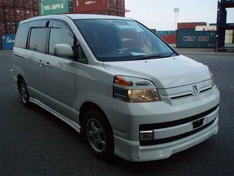 2003 Toyota Voxy Images