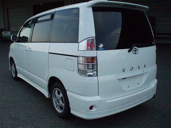 2003 Toyota Voxy Pictures