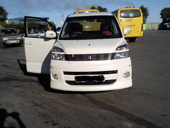 2003 Toyota Voxy Pictures