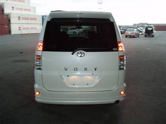2003 Toyota Voxy Images