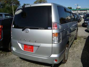 2003 Toyota Voxy Photos