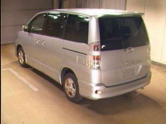2004 Toyota Voxy