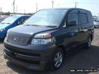 2004 Toyota Voxy Pictures