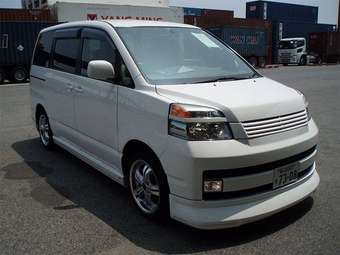 2004 Toyota Voxy Pictures