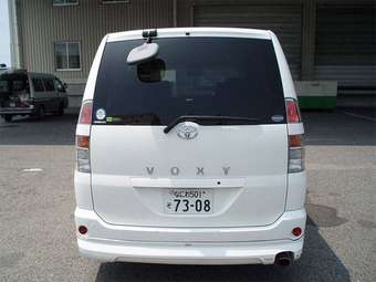 2004 Toyota Voxy Photos