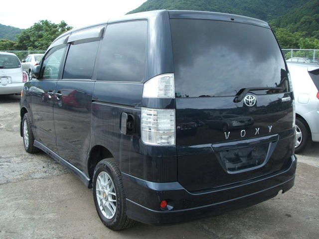 Toyota voxy 2004