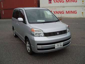 2004 Toyota Voxy Pictures