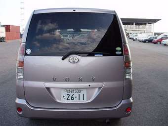 2004 Toyota Voxy Photos