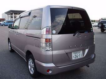 2004 Toyota Voxy Photos