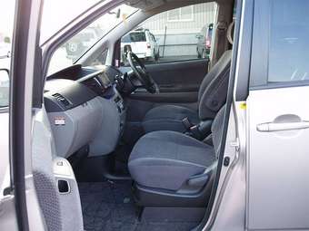 2004 Toyota Voxy Pictures