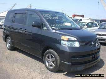 2004 Toyota Voxy Pictures