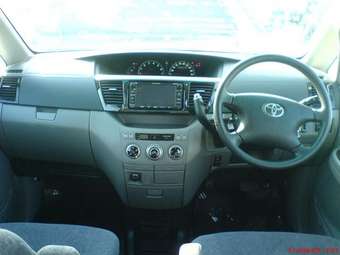 2004 Toyota Voxy Pictures