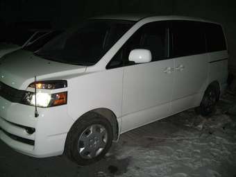 2004 Toyota Voxy Pics