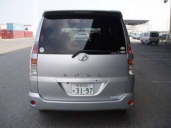 2004 Toyota Voxy Pictures