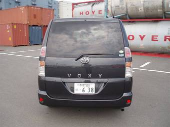 2004 Toyota Voxy Photos