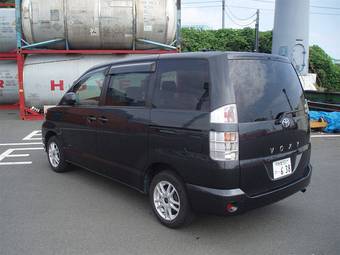 2004 Toyota Voxy Pictures