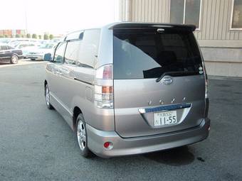 2004 Toyota Voxy Pictures