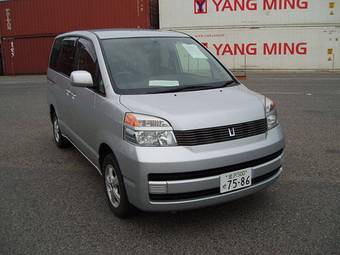 2004 Toyota Voxy Pictures