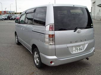 2004 Toyota Voxy Pictures