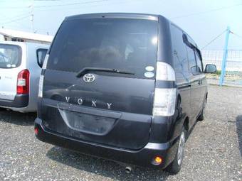 2004 Toyota Voxy Photos