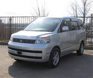 2004 Toyota Voxy Pictures