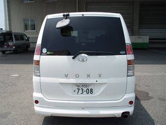 2004 Toyota Voxy Photos