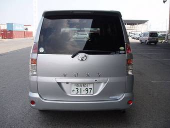 2004 Toyota Voxy Photos