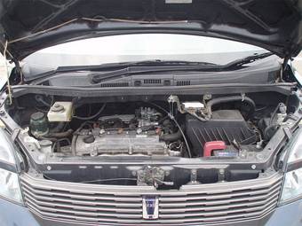 2004 Toyota Voxy Pics