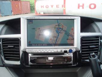 2004 Toyota Voxy Images