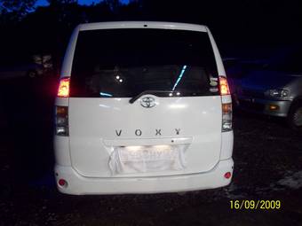 2004 Toyota Voxy Pictures