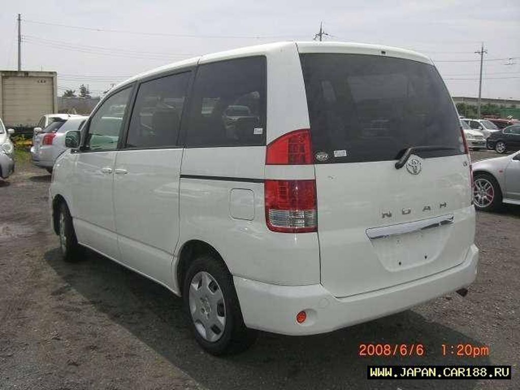 2005 Toyota Voxy