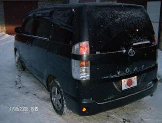 2005 Toyota Voxy Pics