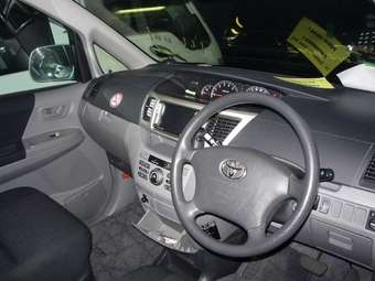 2005 Toyota Voxy Pictures