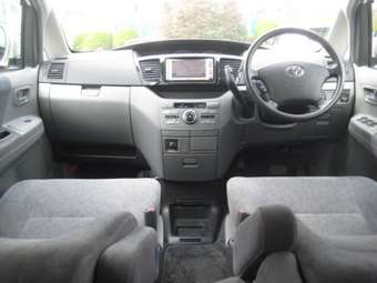 2005 Toyota Voxy Images