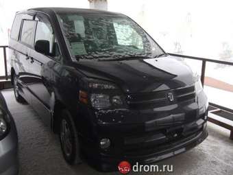 2005 Toyota Voxy Pictures