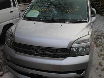 2005 Toyota Voxy Pictures