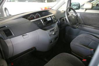 2005 Toyota Voxy Pictures