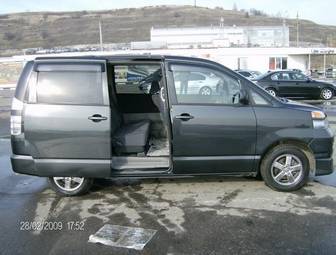 2005 Toyota Voxy For Sale