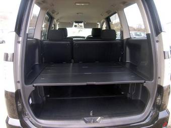 2005 Toyota Voxy Pictures