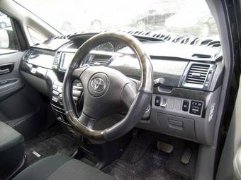 2005 Toyota Voxy Pictures