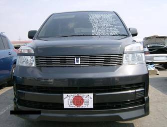 2005 Toyota Voxy Pictures
