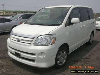 2005 Toyota Voxy Pictures