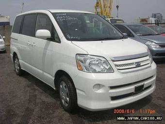 2005 Toyota Voxy Pictures