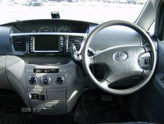 2005 Toyota Voxy Pics