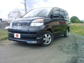 2005 Toyota Voxy Pictures