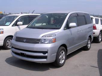 2005 Toyota Voxy Photos