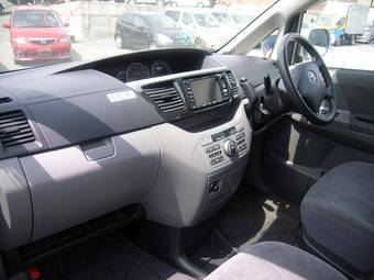 2005 Toyota Voxy Pictures