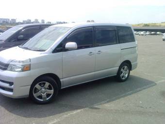 2005 Toyota Voxy Pictures